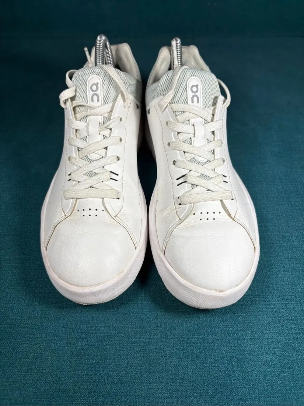 On Cloud THE ROGER Advantage All White Women's Size 9 Tennis Sneakers Shoes